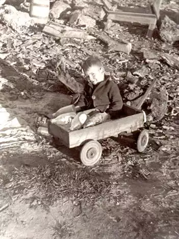 Picture Ange with his wagon.