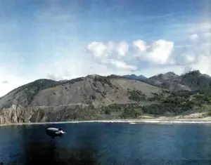 ZP-33 blimp in front of Neakhanie Mountain